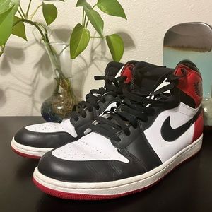 Air Jordan 1 Retro High OG- "Black Toe"